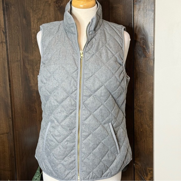 Old Navy Size M Women’s quilted vest grey gold zipper - Picture 3 of 8